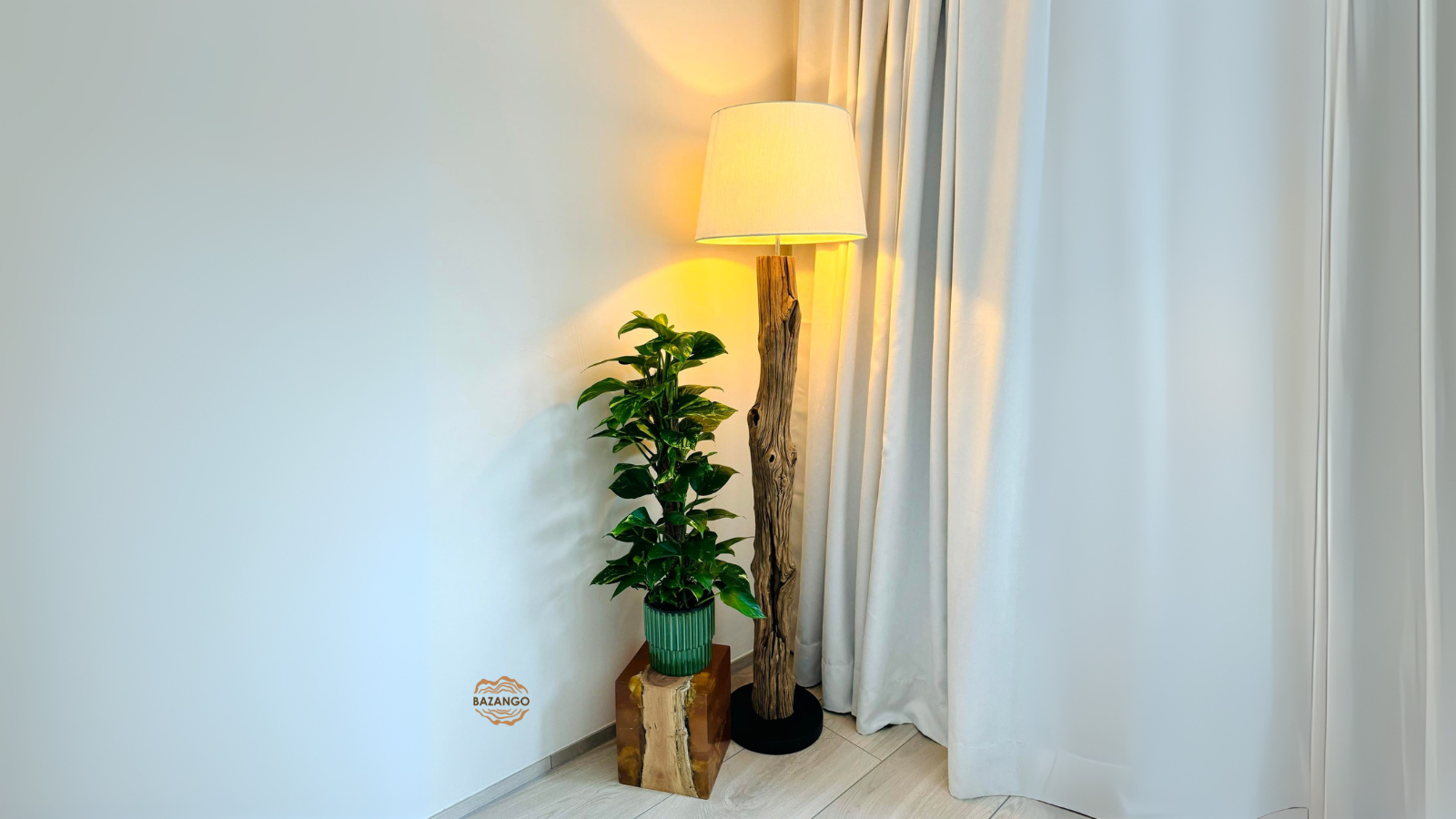 Đèn đứng gỗ mộc