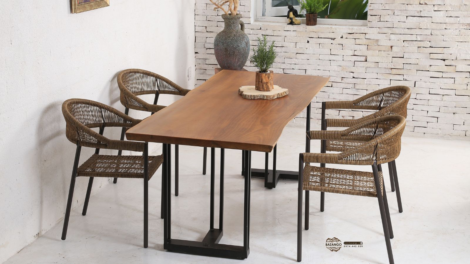 Bàn ăn gỗ tự nhiên cho 4 - 6 người