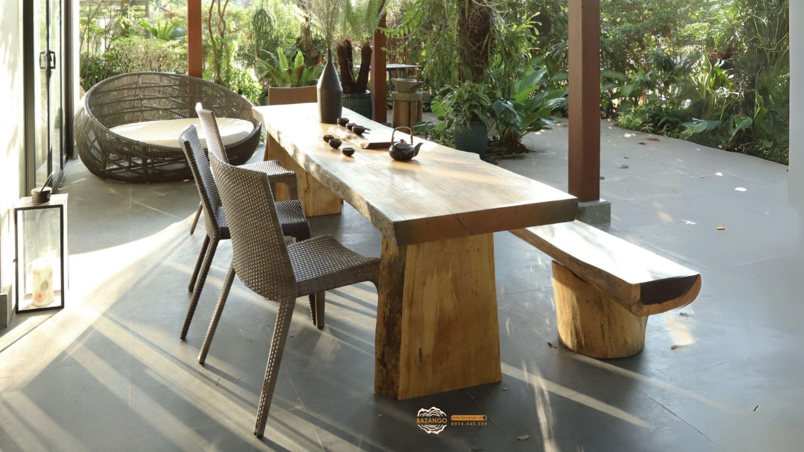 Bàn ghế gỗ sân vườn