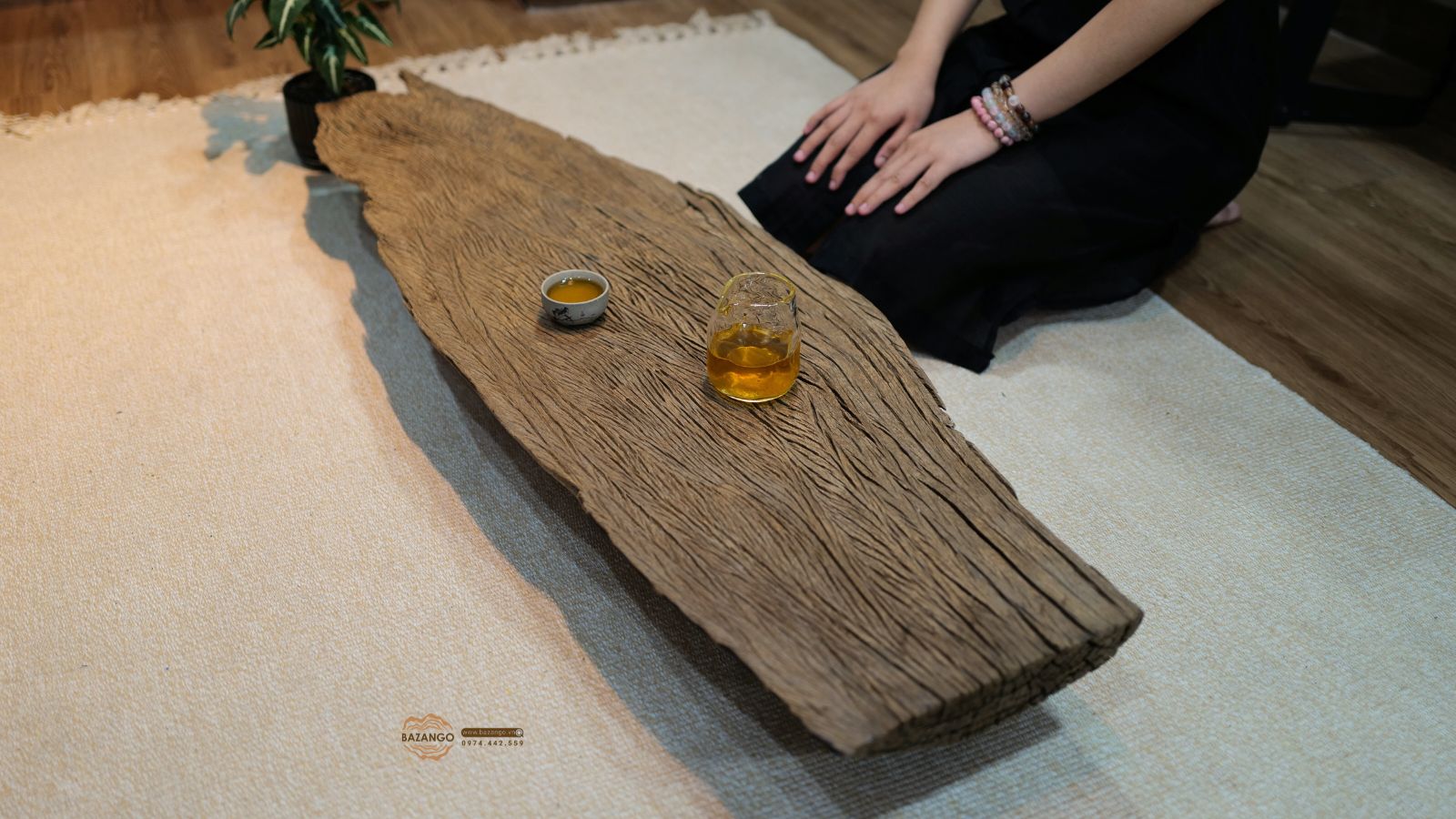 Bàn trà gỗ tự nhiên ngồi bệt