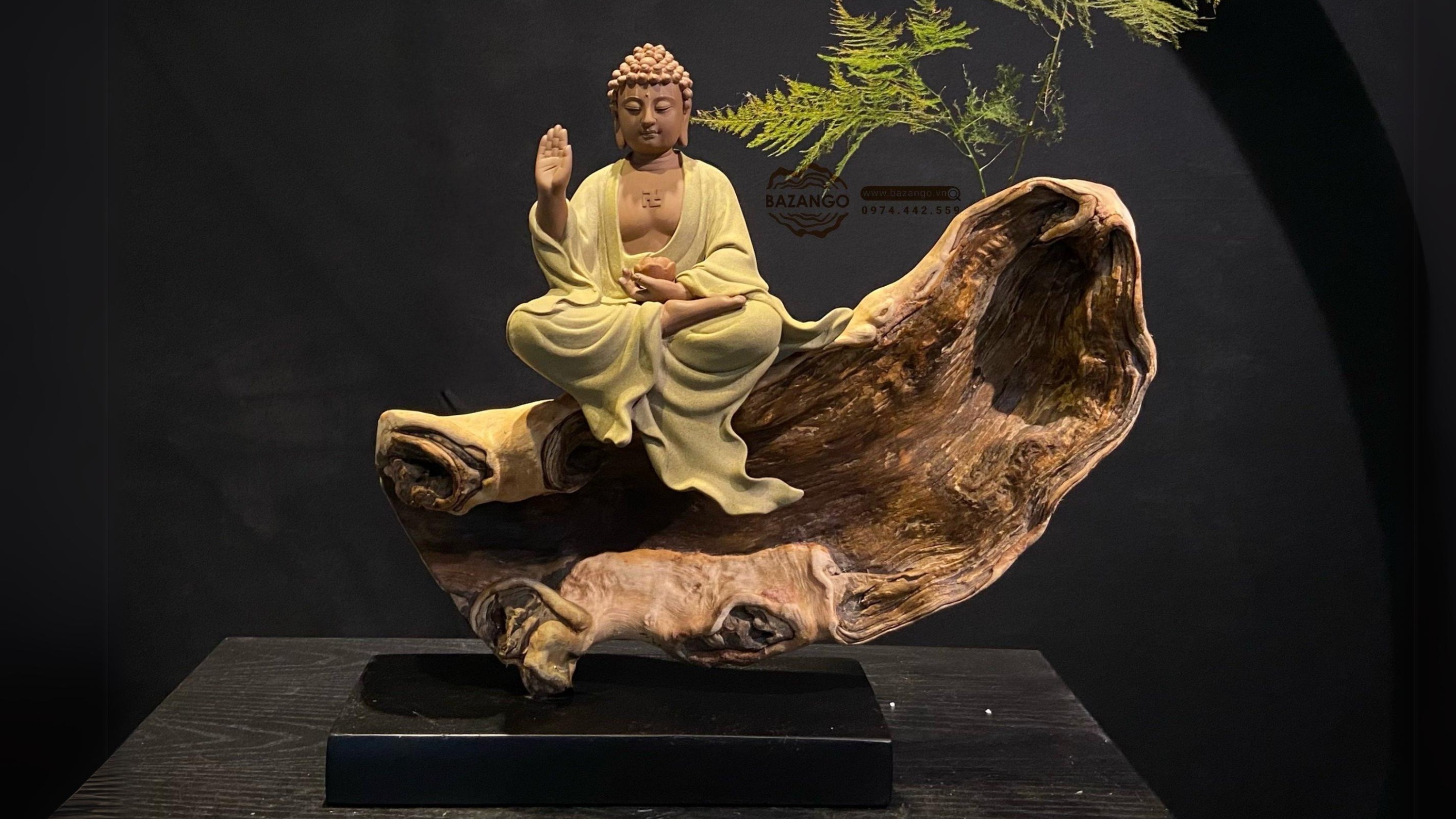 tượng phật ngồi trên gỗ lũa 