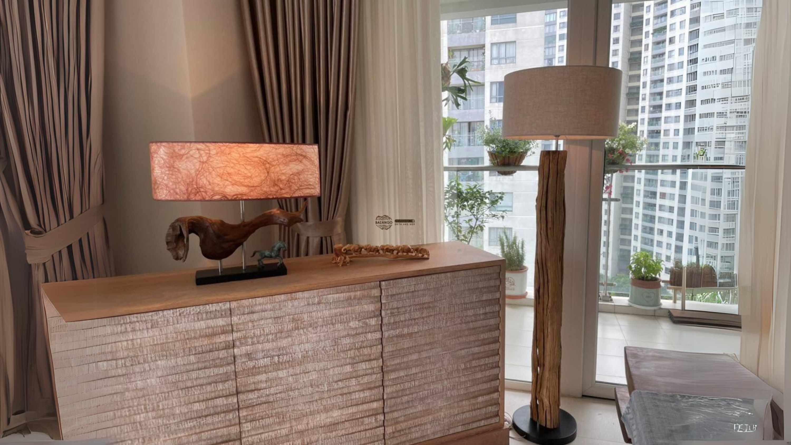 Đèn đứng gỗ lũa trang trí