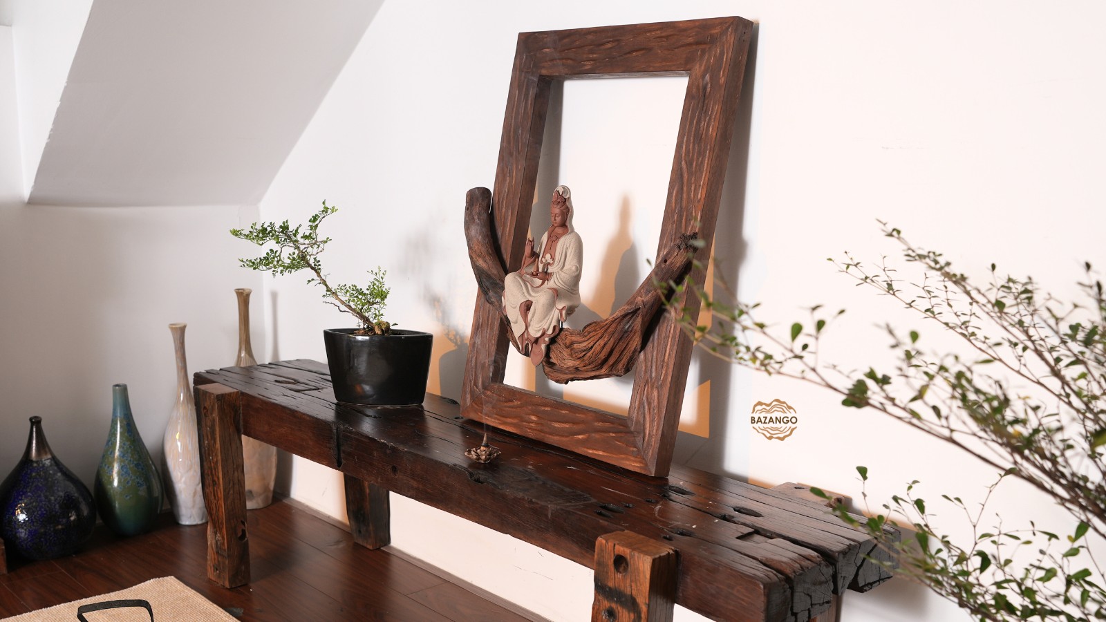 Tượng phật quan âm ngồi trên gỗ lũa